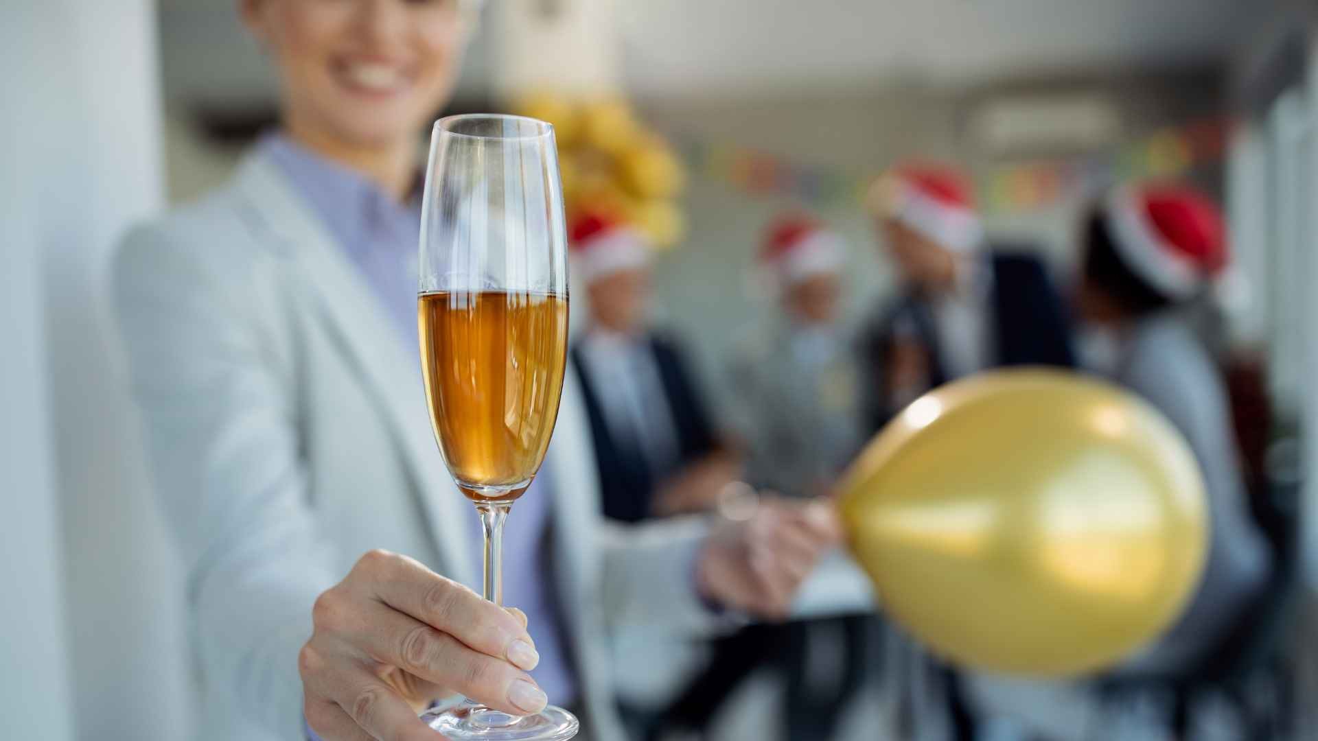 Fiesta de fin de año empresarial: cómo organizarla | eBombo